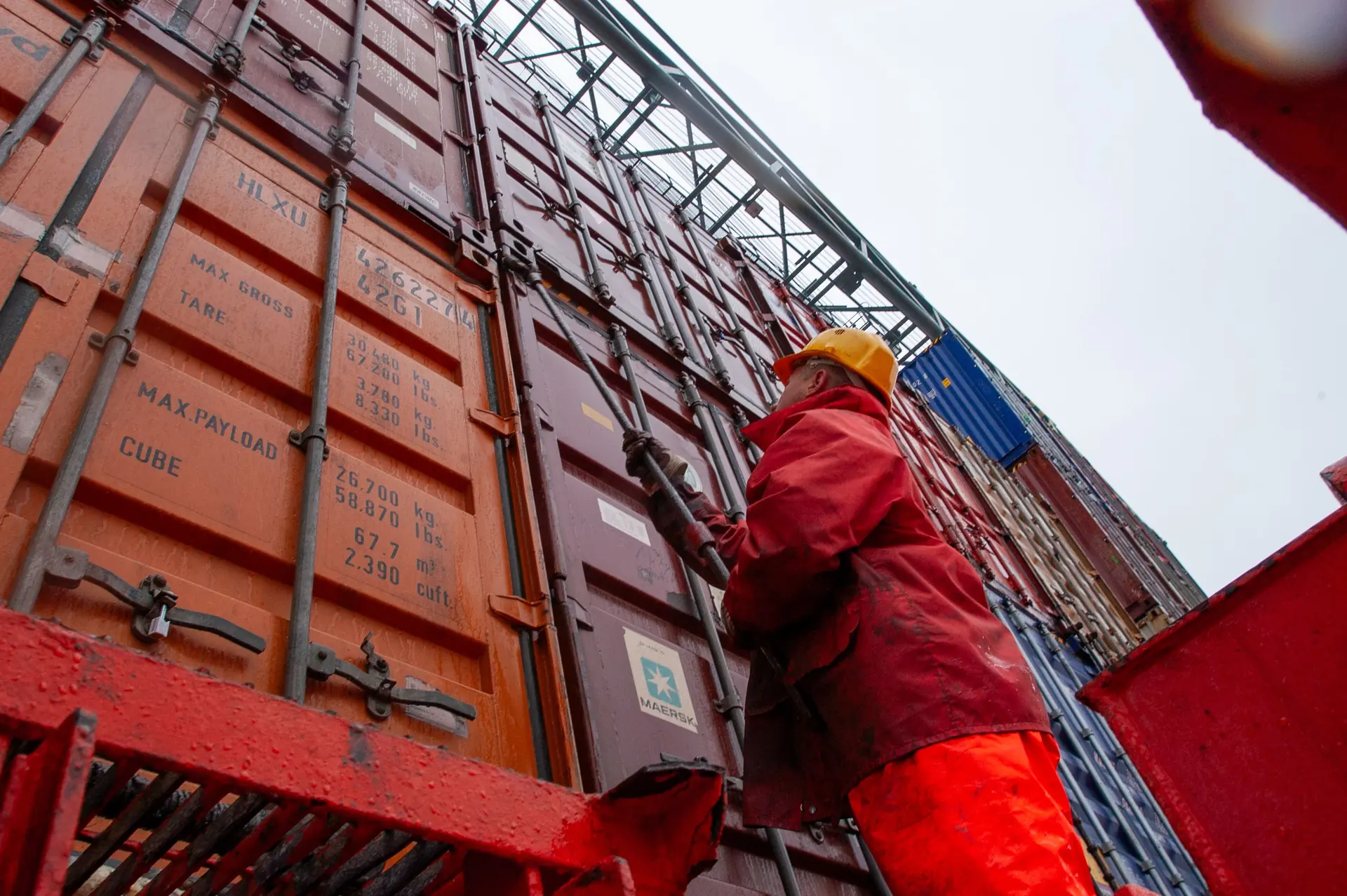 Inspección de contenedores en el puerto
